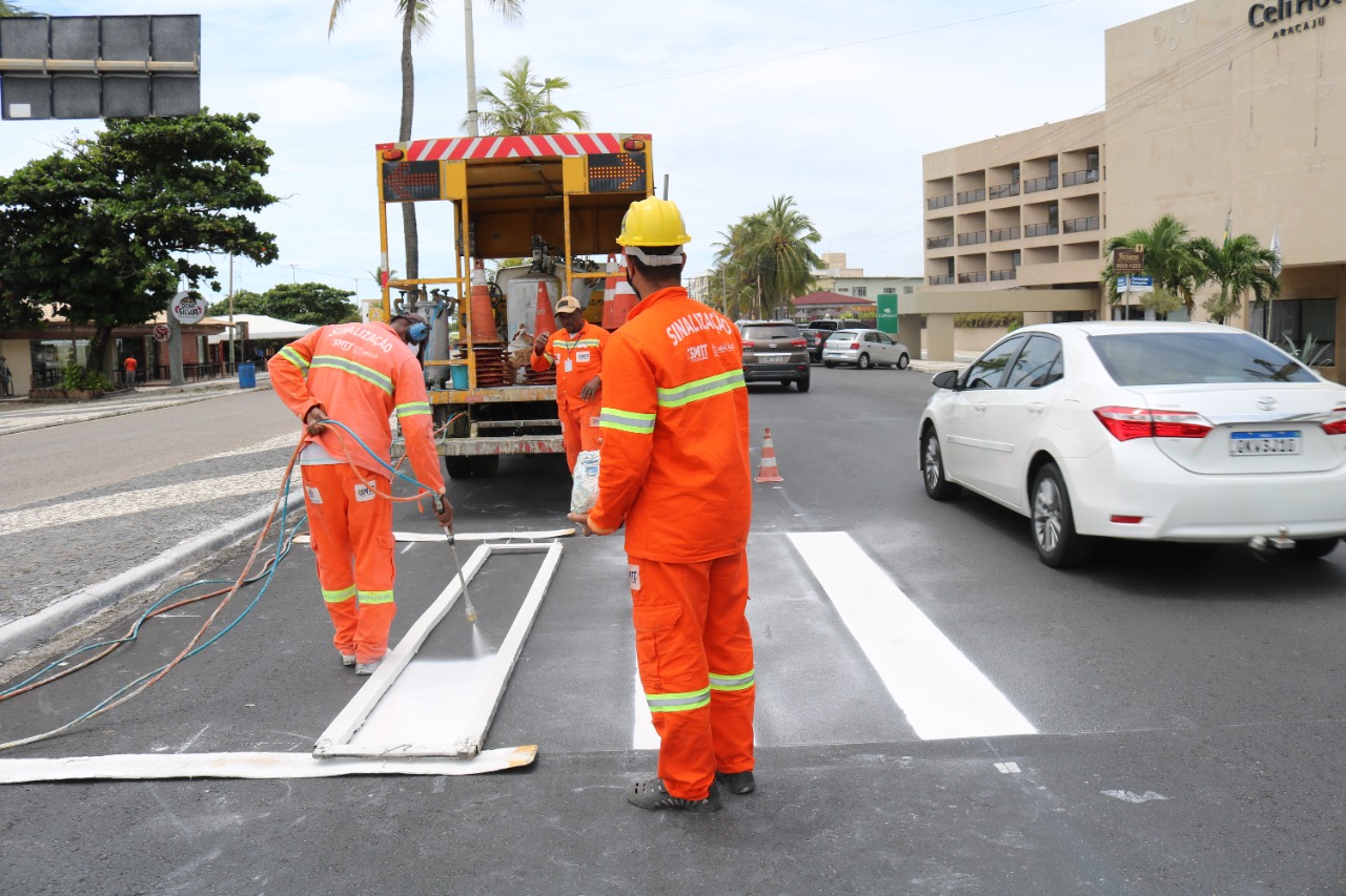 Avenida Santos Dumont recebe nova sinalização de trânsito - SMTT Aracaju